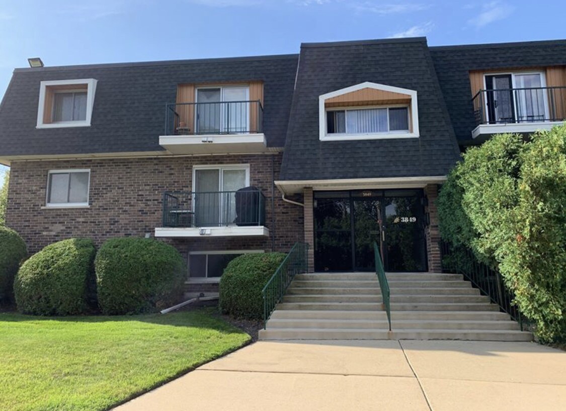 3849 N Parkway Dr, Northbrook, IL 60062 Apartments in Northbrook, IL