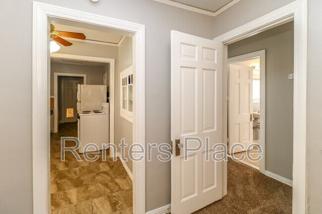 Building Photo - 1247 S Quebec Ave