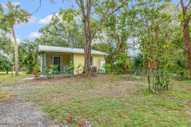 Building Photo - 6725 Blue Jay Ln