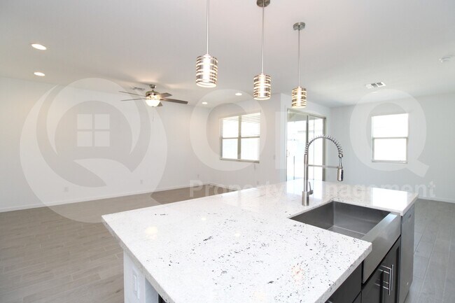 Foto del edificio - 17694 W Pinnacle Vista Dr