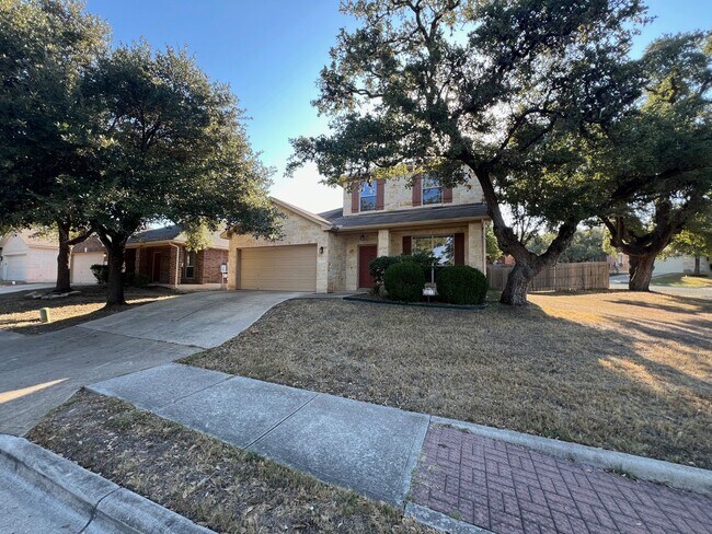 Foto del edificio - Beautiful corner lot w/lg trees, privacy f...