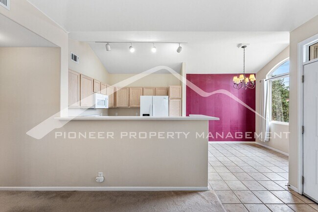 Building Photo - Charming House with Washer/Dryer and Centr...