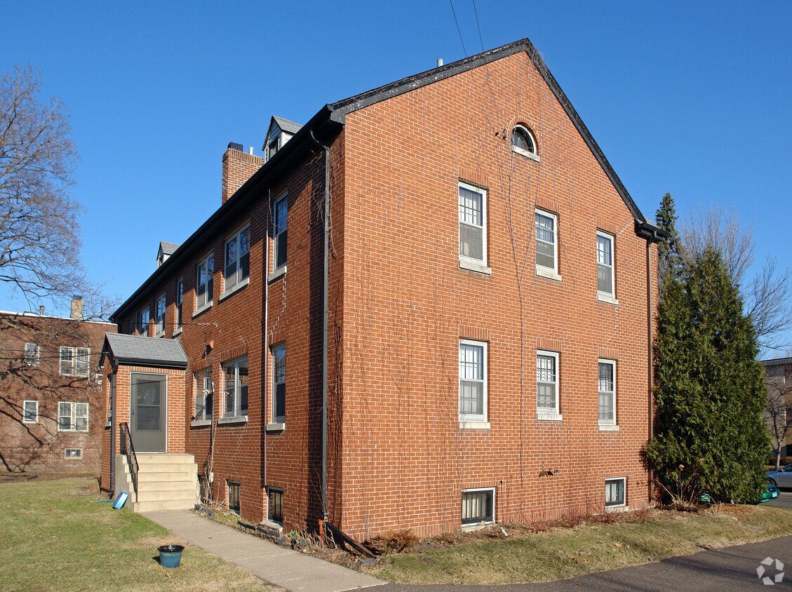 Primary Photo - 1492 Portland Ave