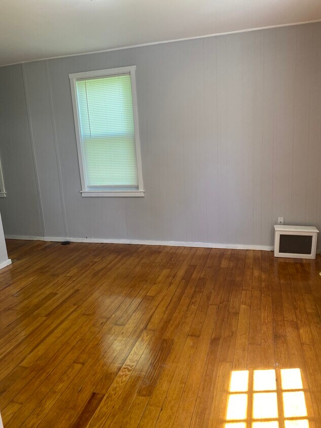 Building Photo - 140 Pinehurst Ave
