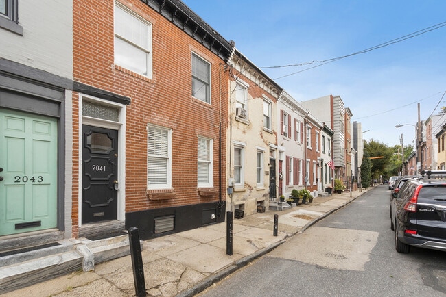 Photo - 2041 Pemberton St House