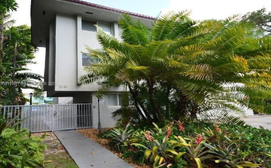 Foto principal - 7626 NE 6th Ct