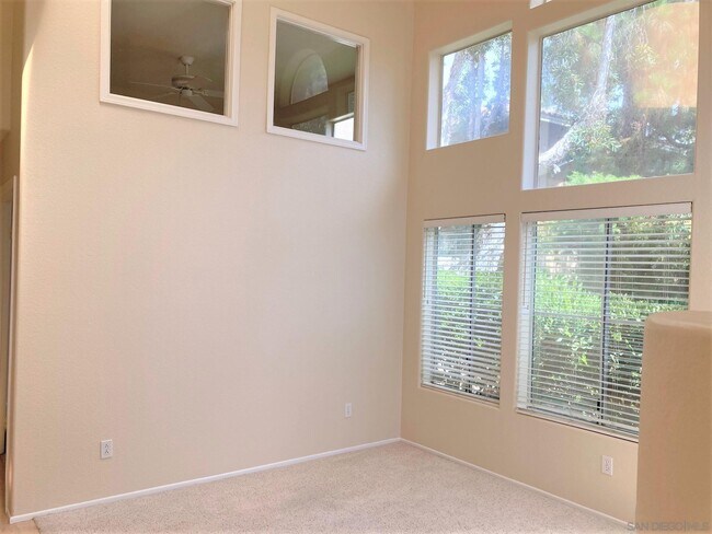 Foto del edificio - 12918 Carmel Creek Rd