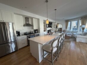 Building Photo - 283 Old Colony Ave