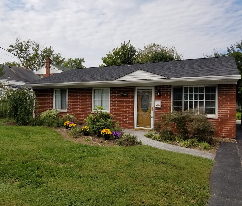Foto principal - 7943 Irwin Ave