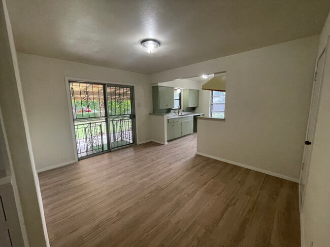 Foto del edificio - 9317 Rustown Dr