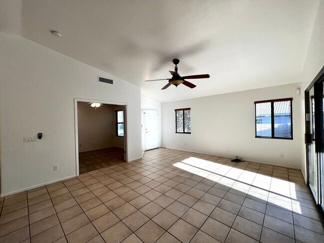 Foto del edificio - 4 Bedroom Home in Vail School District!