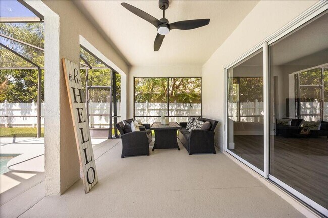 Photo - 724 Tahiti Dr House