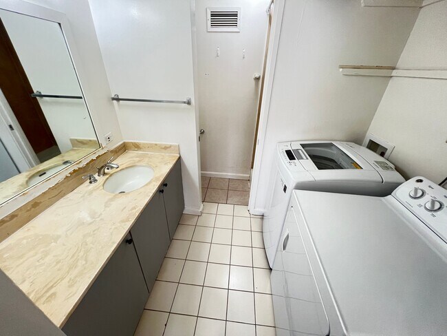 Foto del edificio - 1717 Ala Wai Blvd