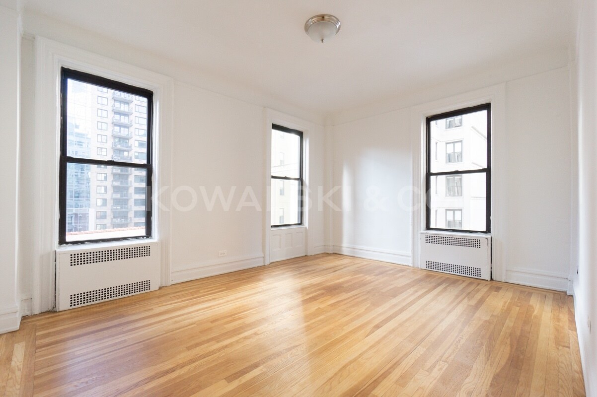 205 W 54th St Unit 10A, New York, NY 10019 Room for Rent in New York