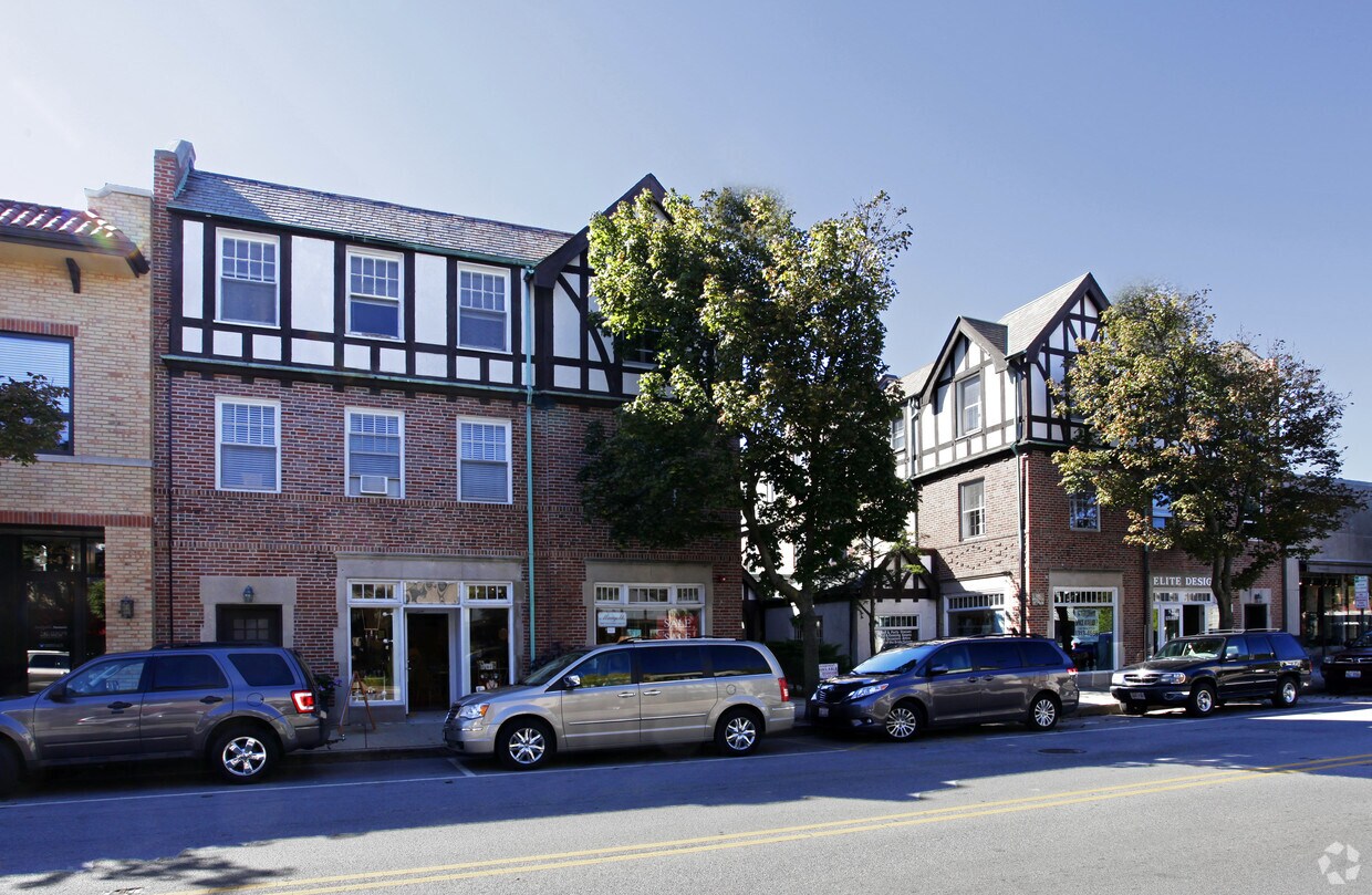 Building Photo - 916-920 Green Bay Rd