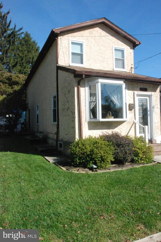 Primary Photo - 328 E North Ln