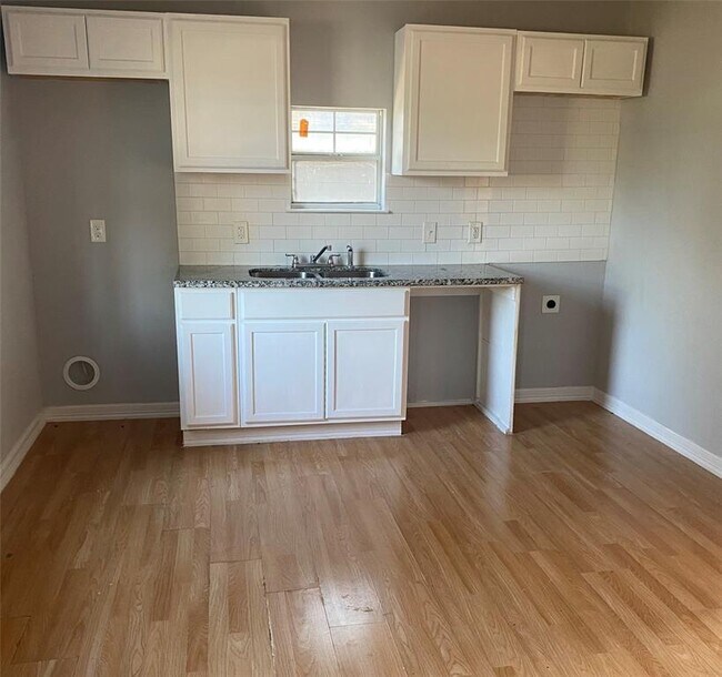 Foto del edificio - 8507 Lockwood Dr