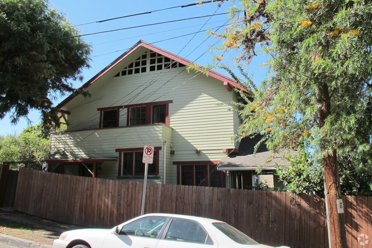 Primary Photo - 1310 Montana St