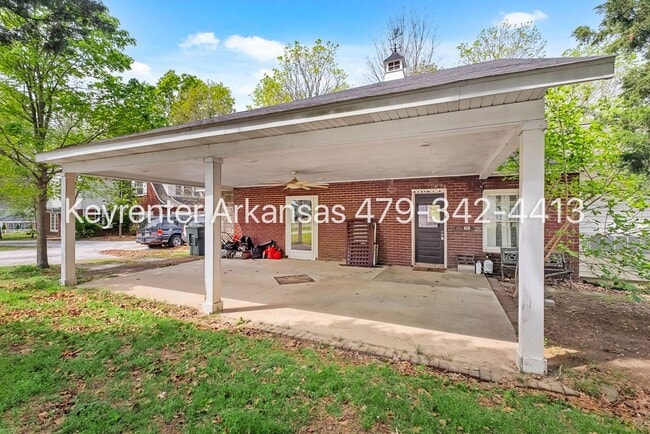 Photo - Charming 1 Bedroom Cottage-Style Home with Spacious Yard