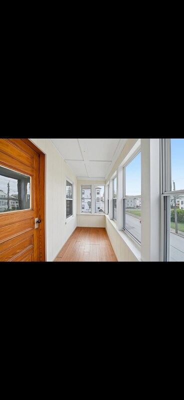 Building Photo - 31 Whitcomb St