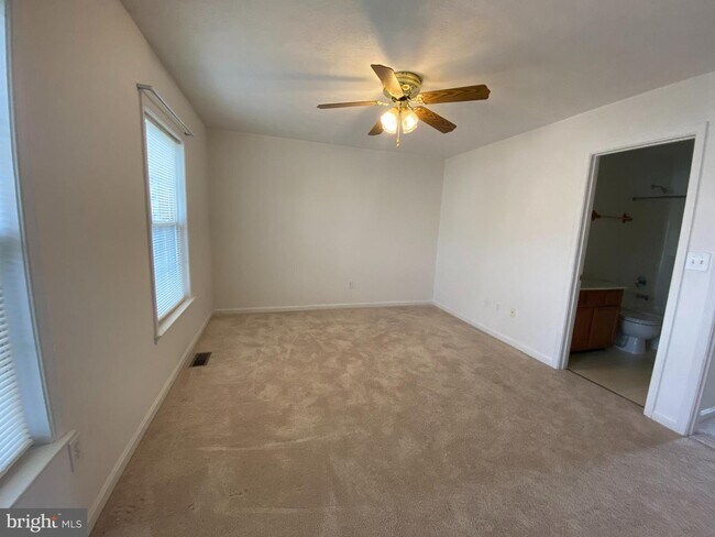 Building Photo - 10513 Tidewater Plains Dr