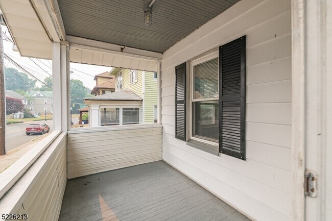 Building Photo - 21 Ledgewood Ave