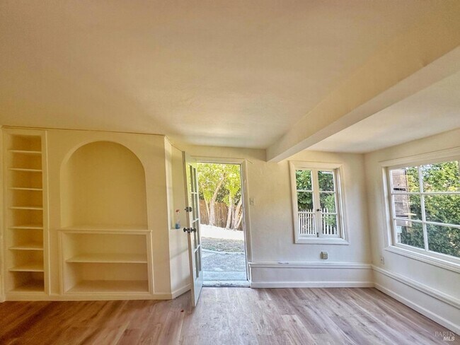 Building Photo - 250 Edgewood Ave