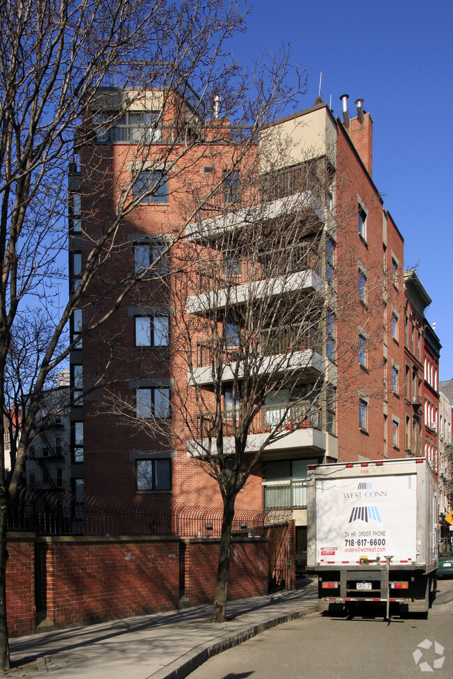 Building Photo - 3 Bedford St