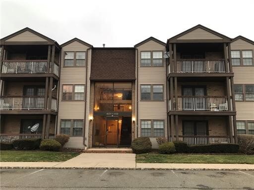 Building Photo - 404 Newport Ct