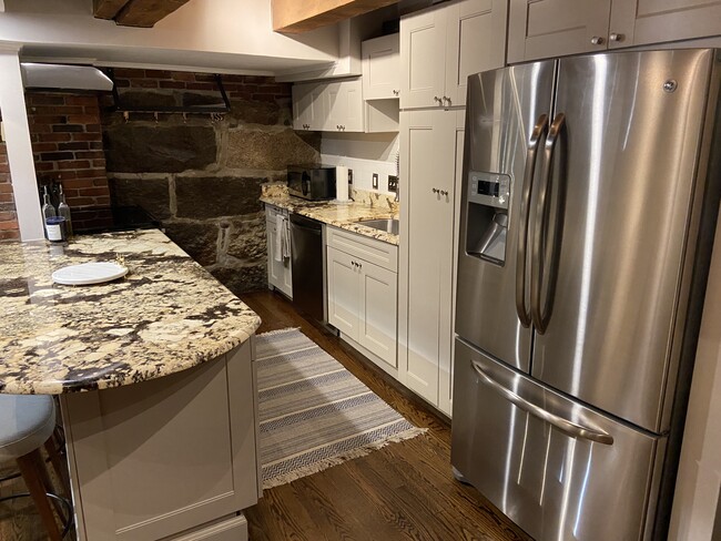 Kitchen - 90 Commercial St