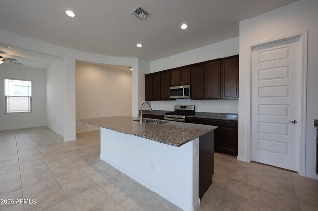Foto del edificio - 7683 W Smoketree Dr