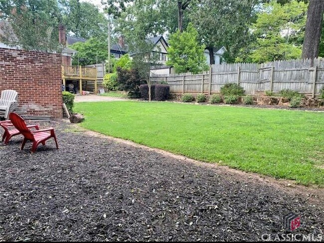 Foto del edificio - 150 Woodlawn Ave