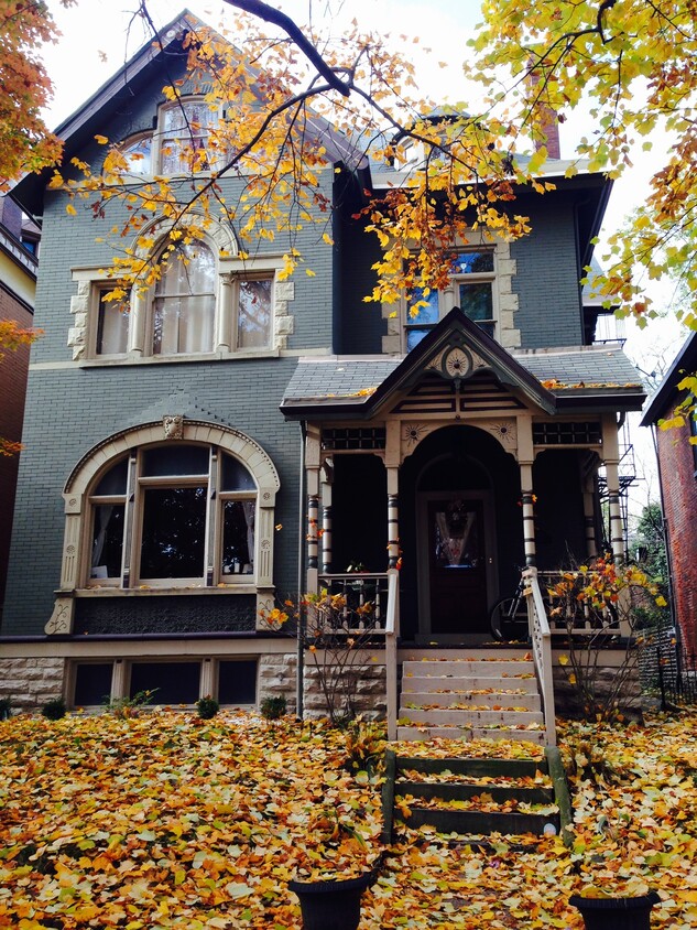 Beautiful Victorian Home built in 1892. Hardwood floors. Private backyard - 507 E 4th St