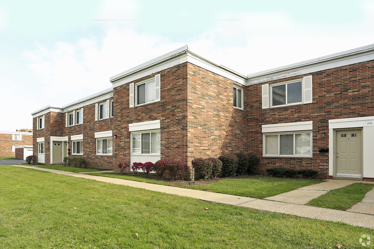 Primary Photo - Clarkwood Greens Apartments & Townhomes