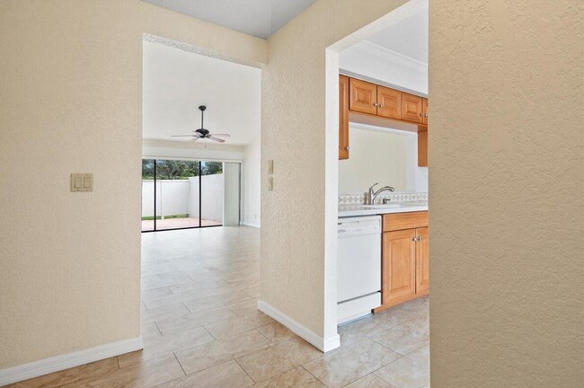 Foto del edificio - 12775 Spinnaker Ln