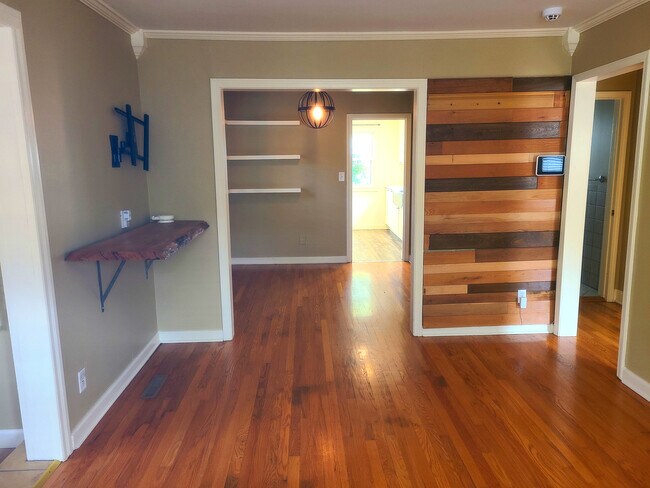 Foto del edificio - 8217 Belleview Ave