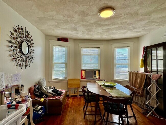 Foto del edificio - 109 Waterston Ave