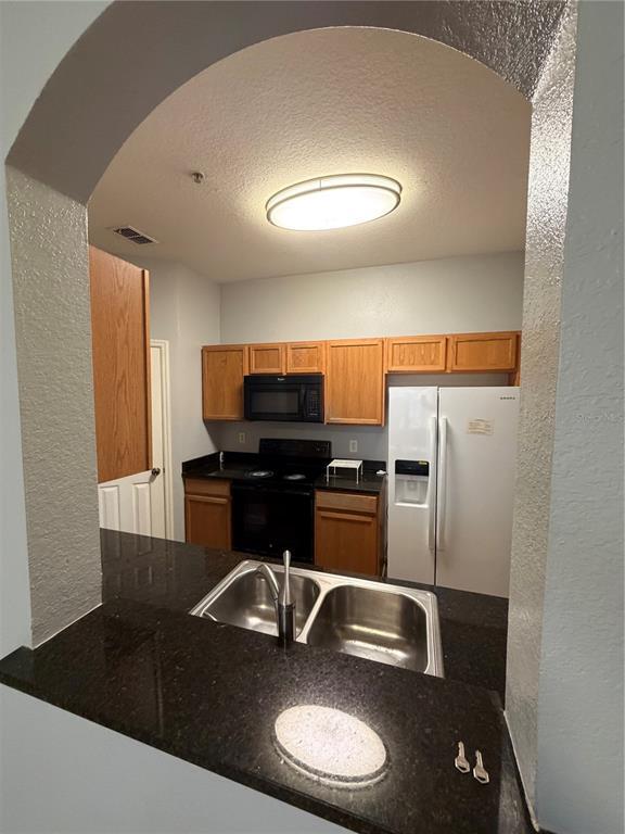 Foto del edificio - 6100 Stevenson Dr