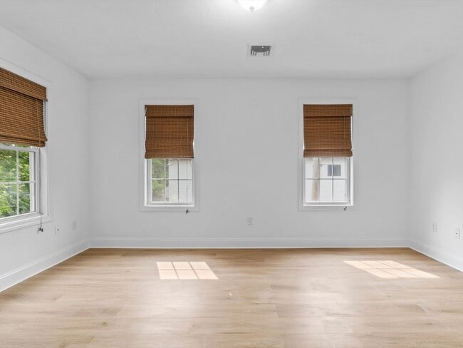 Master Bedroom - 40 Brattle St