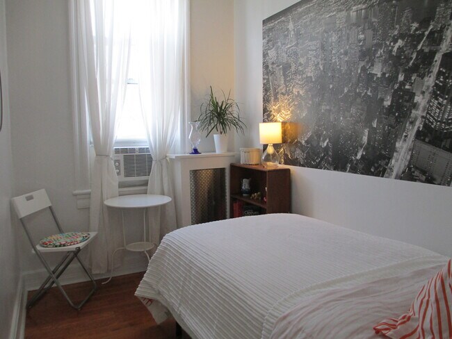 bedroom 3 twin size bed - 855 Pavonia Ave