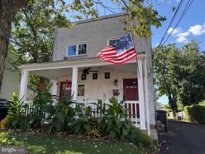 Building Photo - 415 Maple St