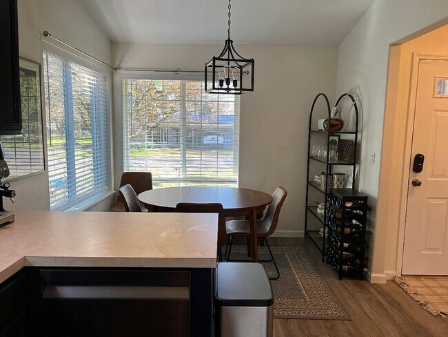 Foto del edificio - Furnished 3 Bedroom. 2.5 Bath Home in Dundee- Utilities Included