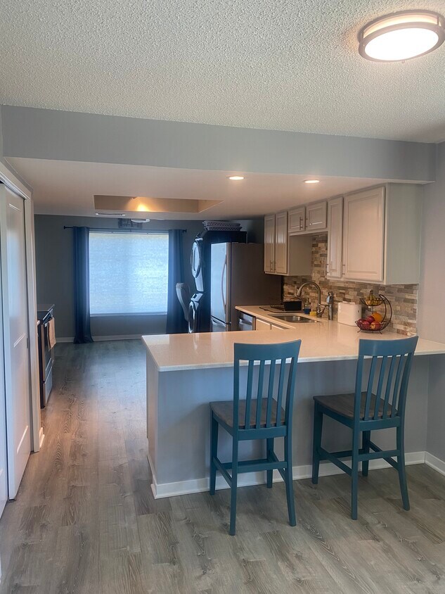 Kitchen and Breakfast Bar - 930 85th Ave N