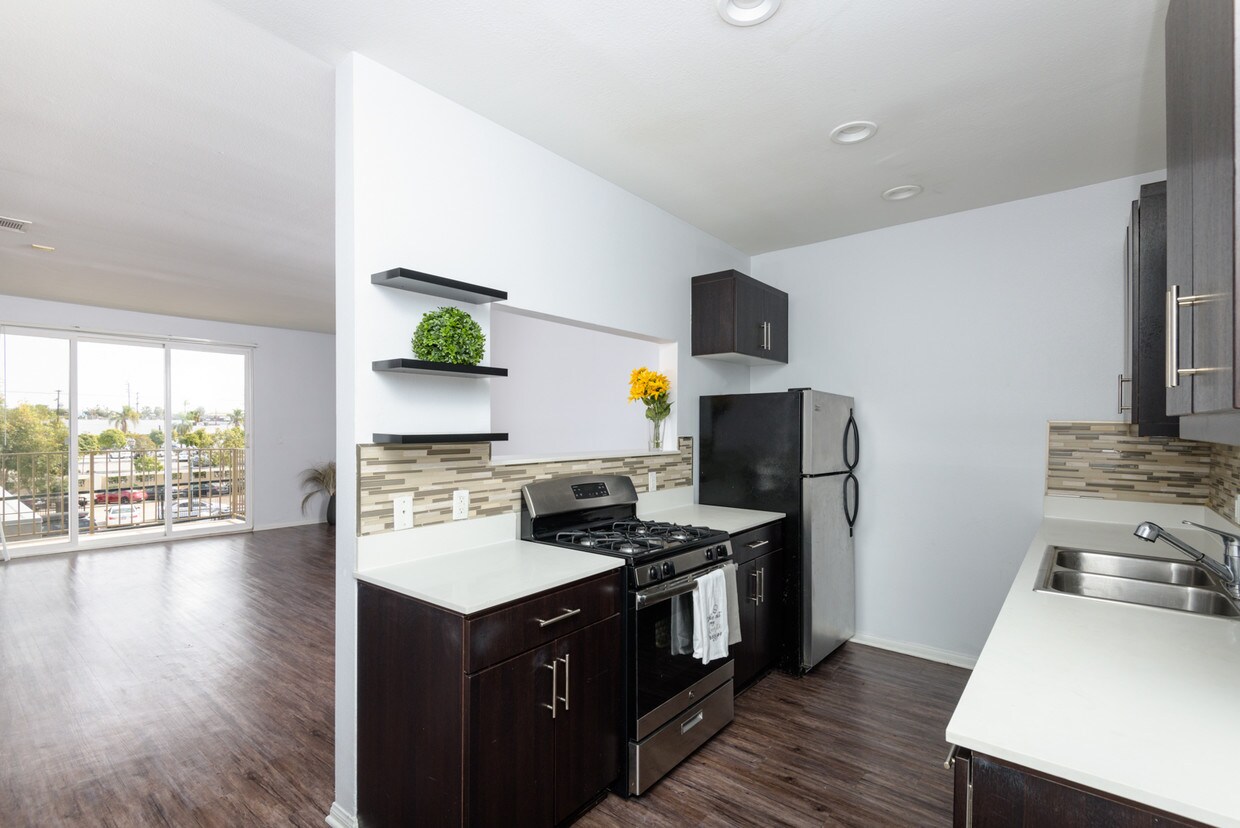 Wilcox Townhomes Apartments in Los Angeles, CA