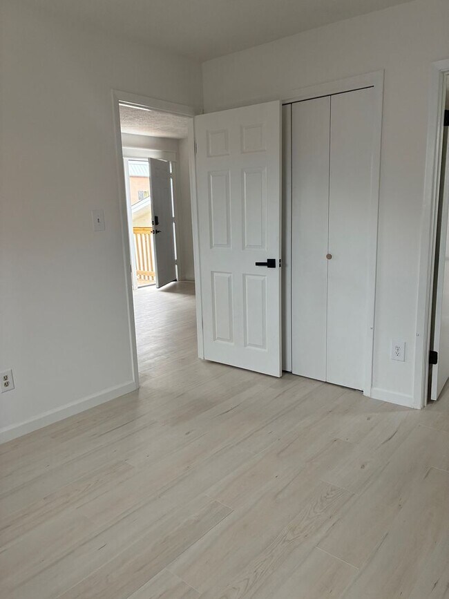 Foto del edificio - 17255 Front Beach Rd