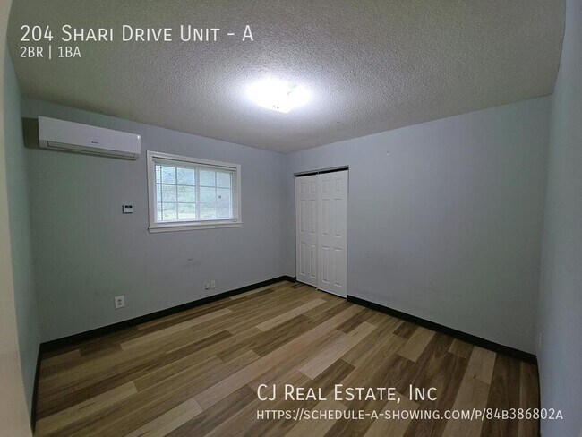 Building Photo - 204 Shari Dr