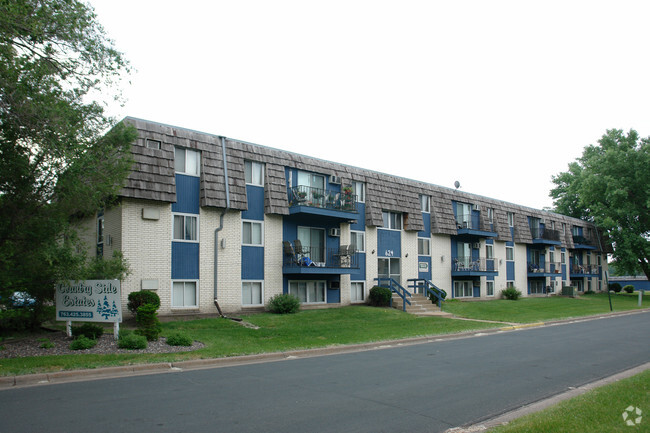 Country junto a la Estates - Apartments on 6th Avenue