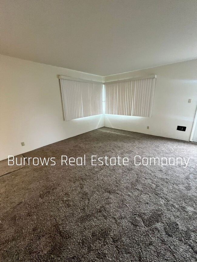 Building Photo - Ventura - Two bedroom, one bath single sto...