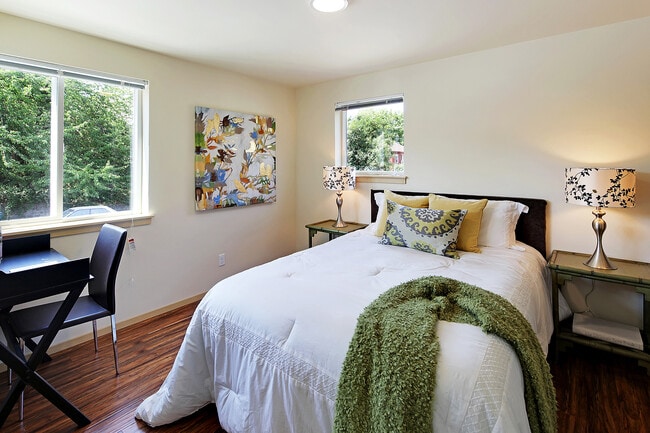 Gri_012 - Glendale Apartments