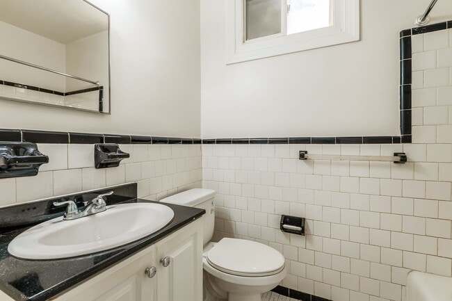 Photo - 127 17th St SE Apartment
